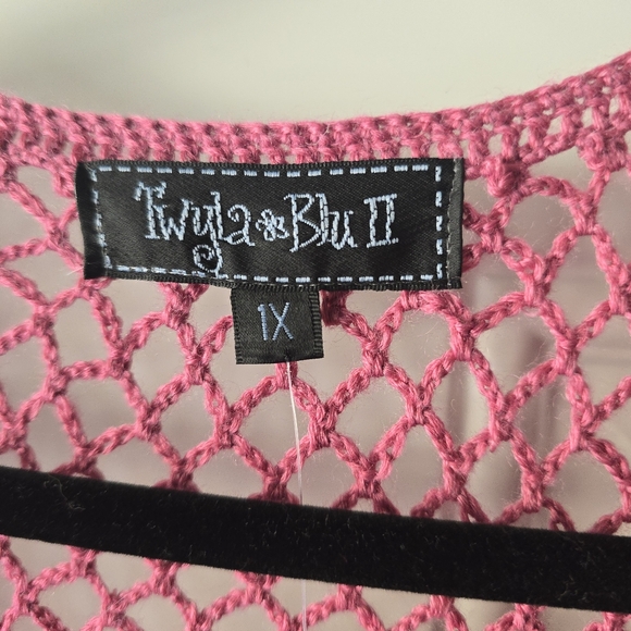 NWT! Plus Size Twyla & Blu Open Knit Crochet Pink Sequin Shrug Bolero 1x - Picture 2 of 11